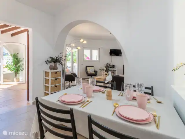 Eetkamer en woonkamer